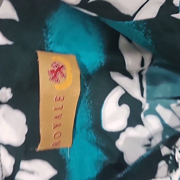 Men's Hawaiian Shirt - Picture 2 of 3